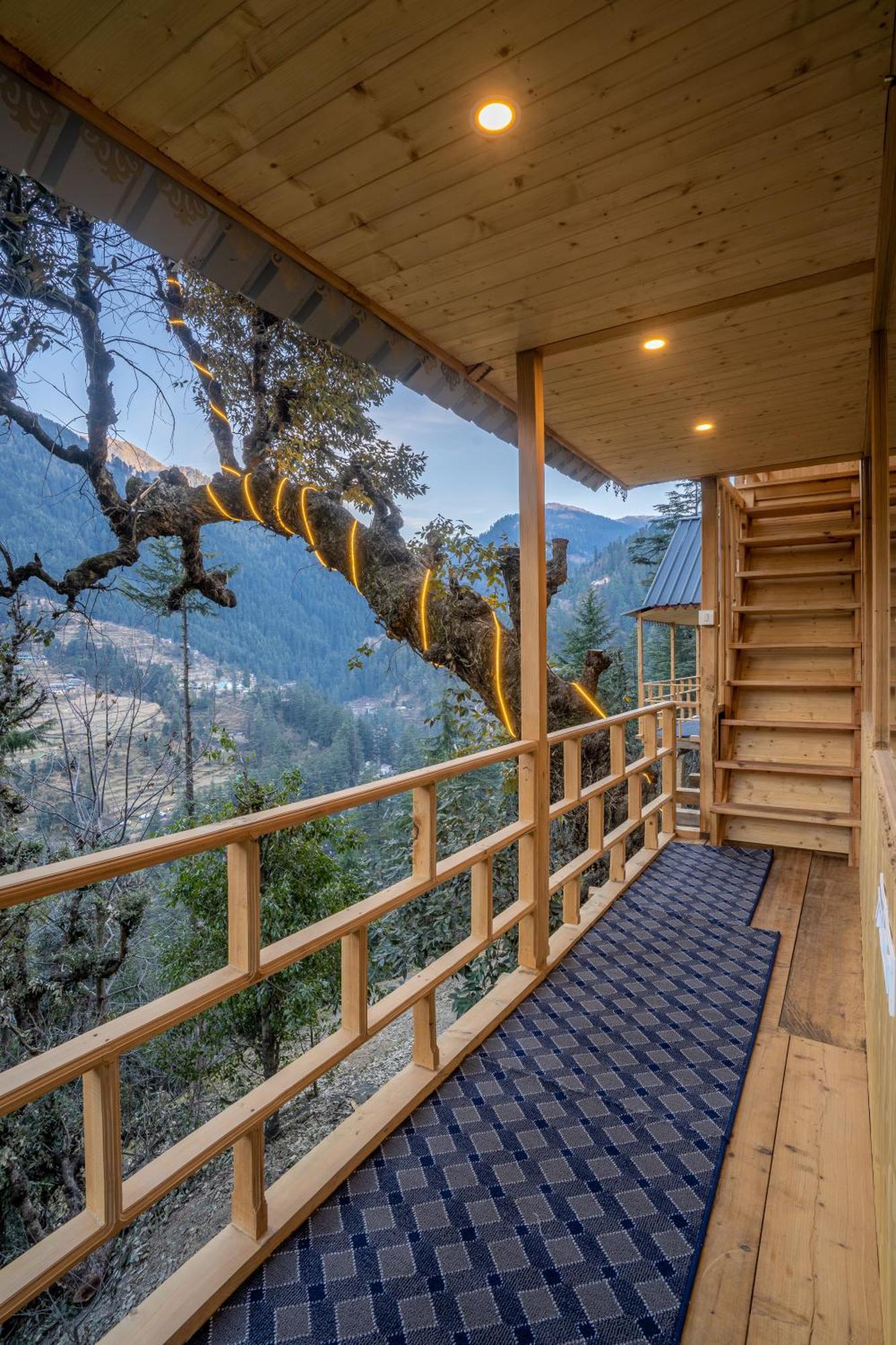 Вілла Into The Woods Treehouse Jibhi Екстер'єр фото