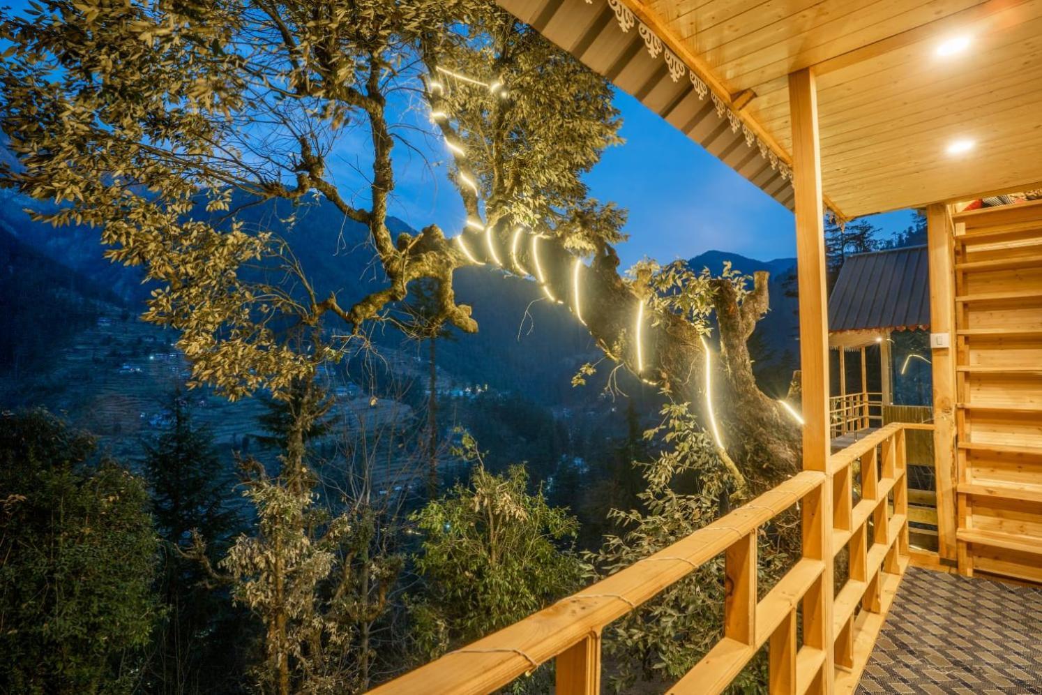 Вілла Into The Woods Treehouse Jibhi Екстер'єр фото